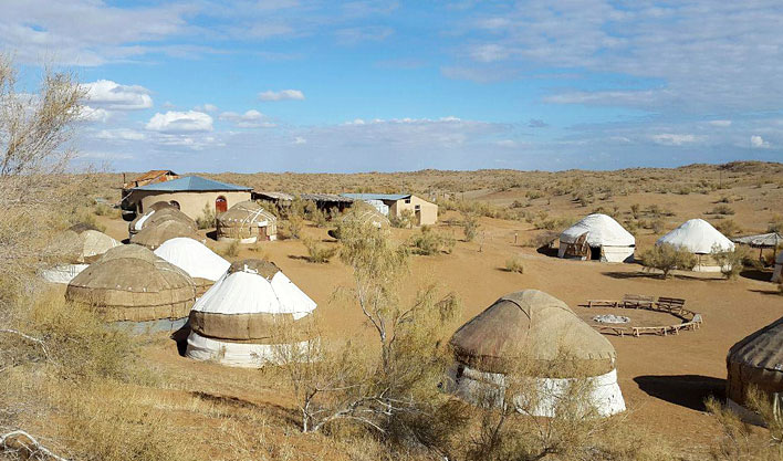 Safari Yurt Camp — пустыня